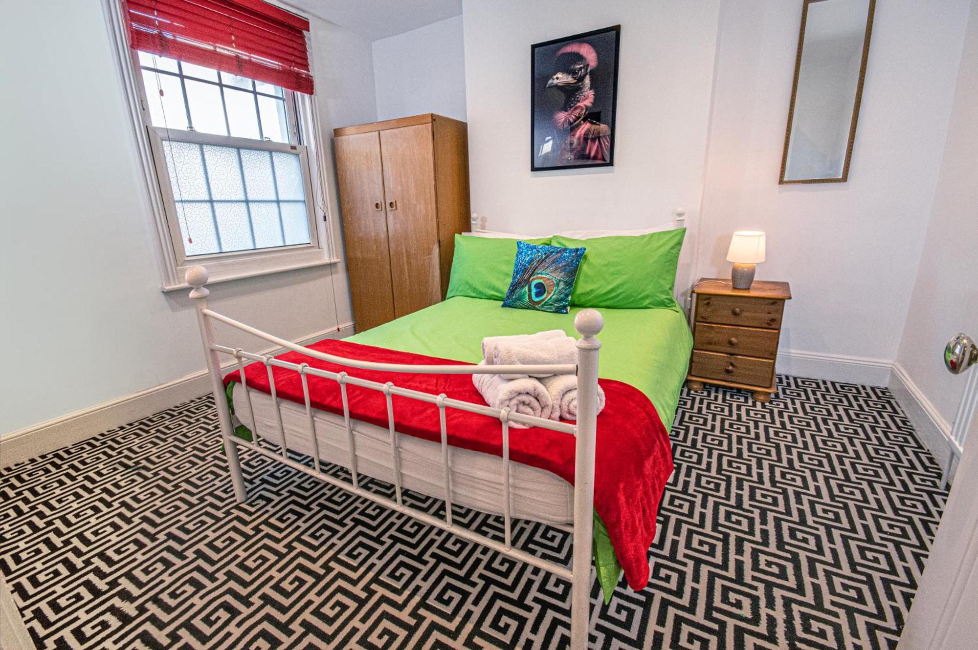 3 - Bedroom Townhouse In With Parking Hébergement de vacances